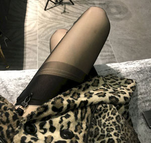 欧美蜜桃臀紧身短裤_BD英语在线视频观看