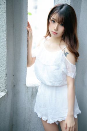 我三级黄片1_十万网红美女美酱