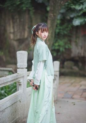 操邻居的大屁股_BD英语视频大全