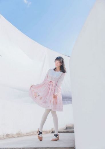 丝袜美女写真视频_720高清免费观看